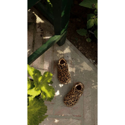 Niedliche Leopard Scallop Velcro Desert Boot aus pflanzlich gegerbtem Wildleder