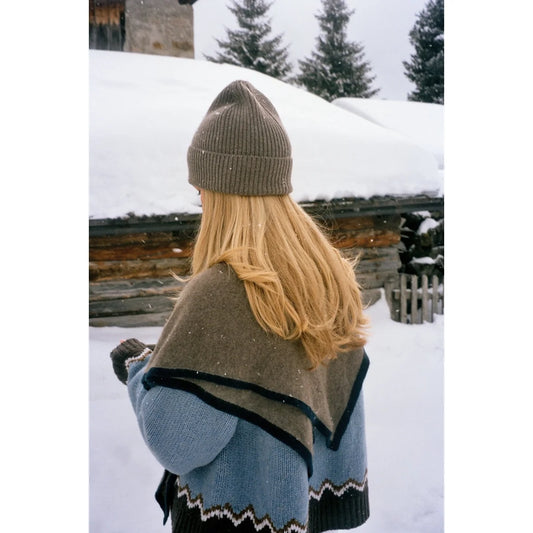 LOVEM AMI BEANIE Kaschmirmütze Taupe getragen
