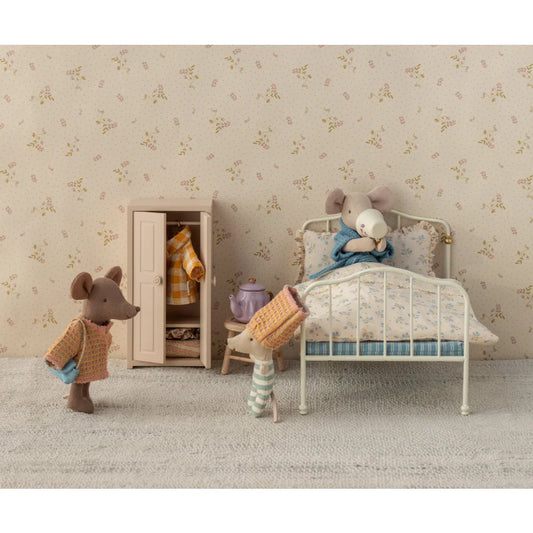 Miniaturisches Mäusezimmer Szene für Anzug Mama Maus Produkt, detailreich und bezaubernd