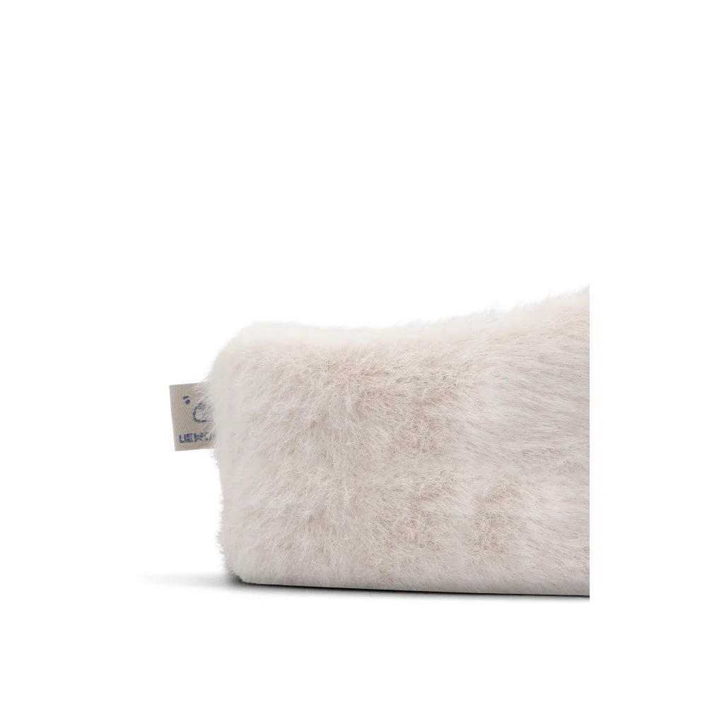 Plüschiges rechteckiges off-white Faux-Fell Federmäppchen mit Stoffetikett