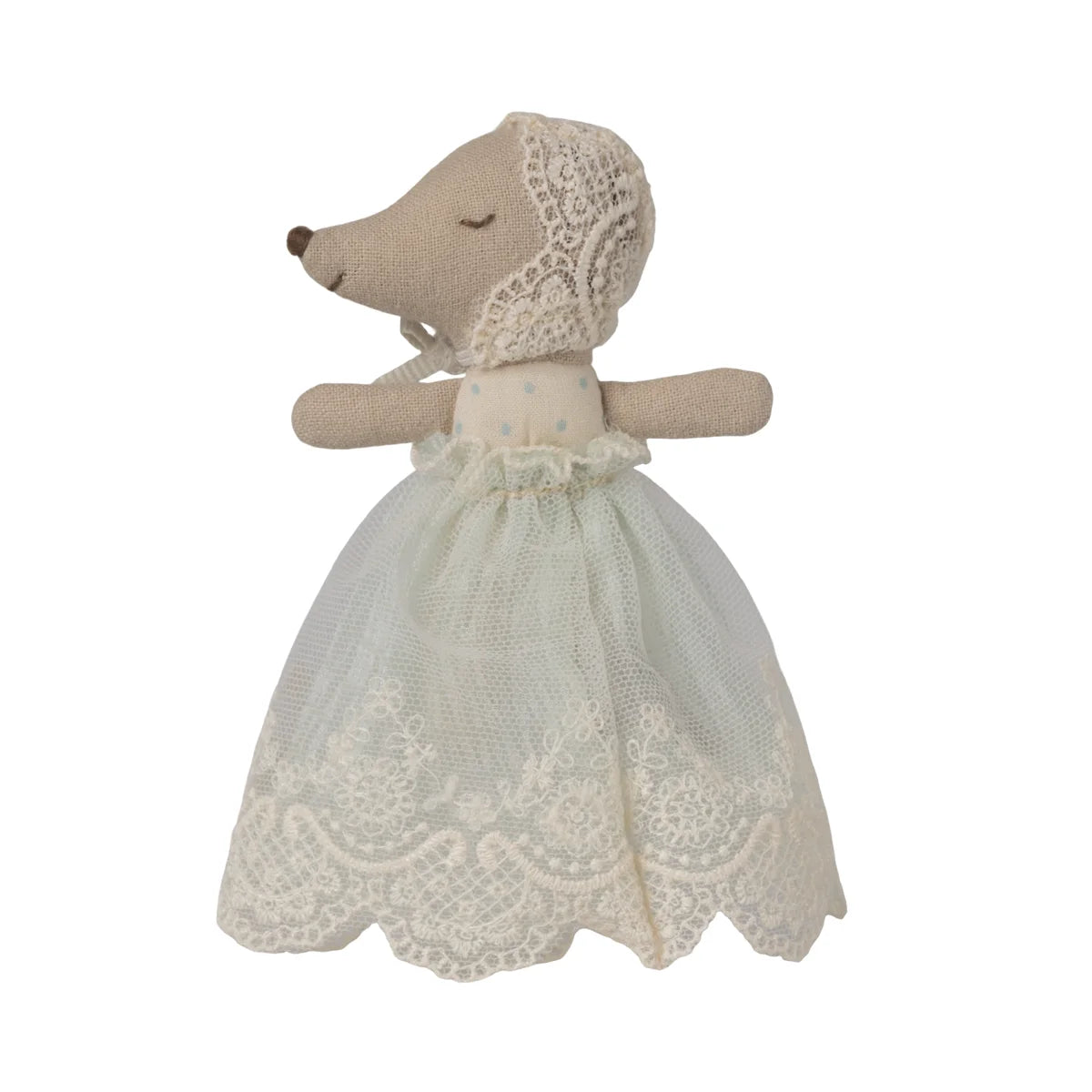 Eine cremefarbene baby maus plushie im kleid aus spitze und tüll mit passendem kopfschmuck, ideal als geschenk für neugeborene