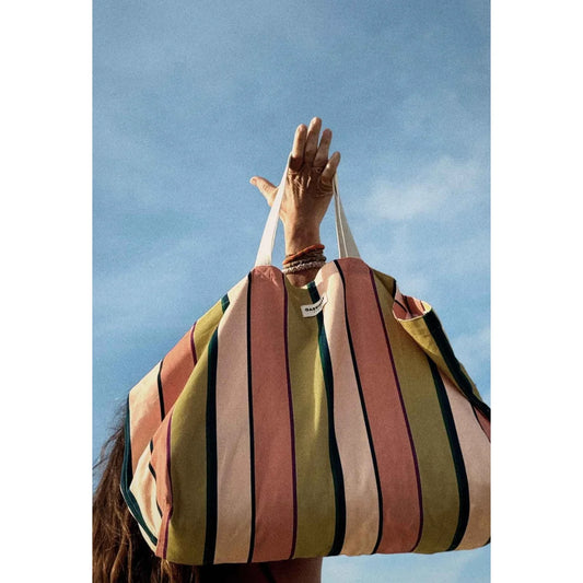 Beach bag sand stripes tote bag mit lebhaften streifen in pfirsich, senfgelb und olivgrün für ökologische baby- & kinderprodukte