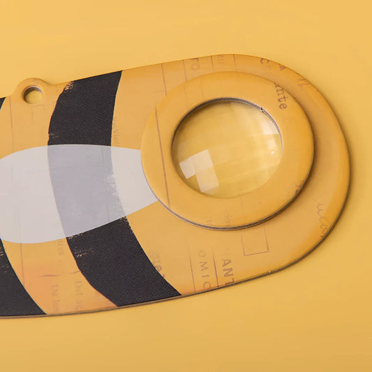 Gelbe und schwarze gestreifte Lupe mit rundem Glas in Holzrahmen, Bee eye Produkt
