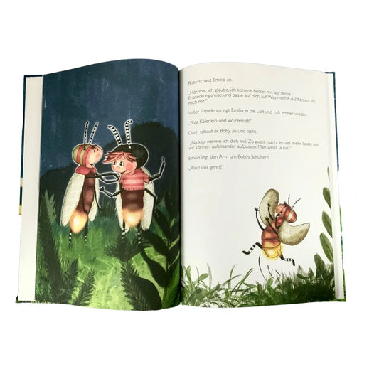 Offenes Bilderbuch Emilio und sein Licht mit Leuchtkäfer, Biene und Pflanzenillustration