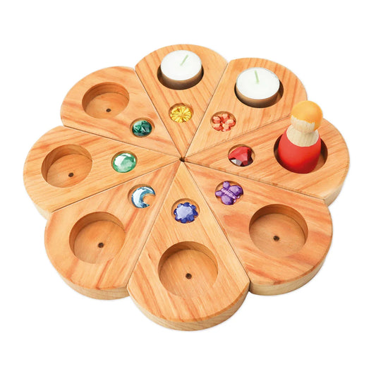 Holzblume-Puzzle mit Edelsteinen und roter Figur im Zentrum, Geburtstagskranz natürlich 8 Stk