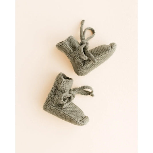 Geknüpfte graue Babybooties mit Schnürsenkeln von Artichoke