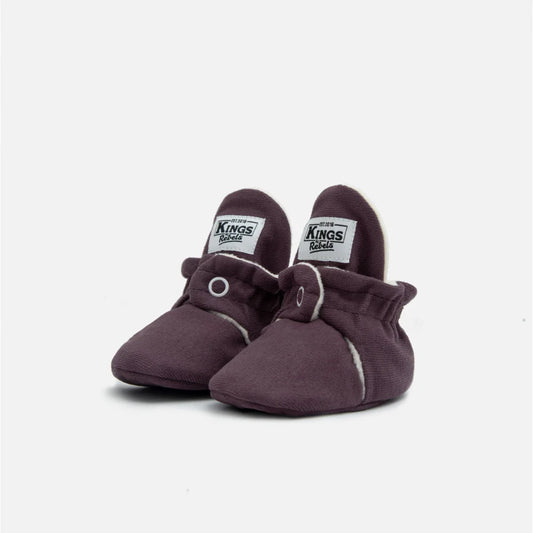 Dunkelviolette Babybooties mit Weißrand und Druckknopf, Modell Booties Gamuza Classic