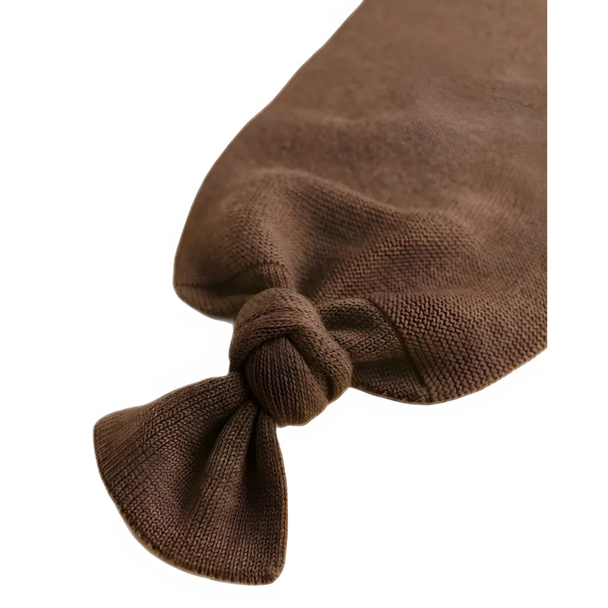 Braune Stricksocke mit Schleife, passend zur Cocoon Babydecke in Mocha