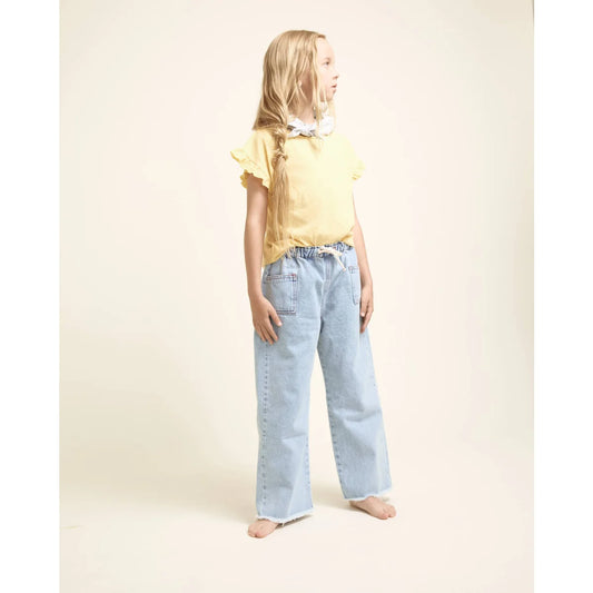 Helleblaue Girly Hose mit weiter Beinung und ausgerissenem Saum