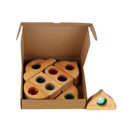 Holzbauklötze mit bunten Fenstern in Pappkarton für das Produkt Fairytale Windows 12 stk
