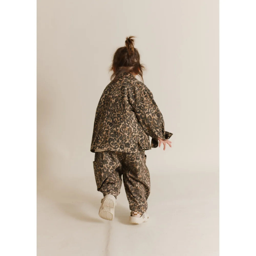 Kinderjacke und Hose mit Muster, Fen Leopard Jacke für stilvollen Komfort
