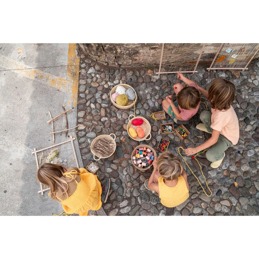 Holzwebstuhl mit bunten Garne und Perlen für Basteln, Modell Frame