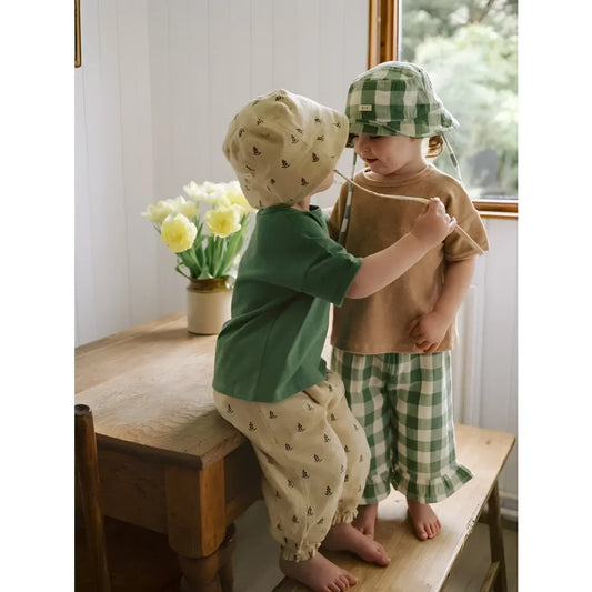 Grün-weißer Karo-Eimerhut mit passendem Visor zu Frill Culottes Dill Gingham