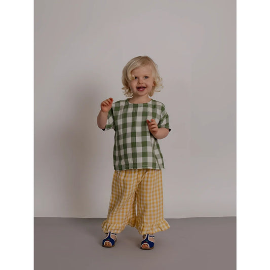 Frill Culottes Honeycomb Gingham: fröhliches Kleinkind im Rückenteil