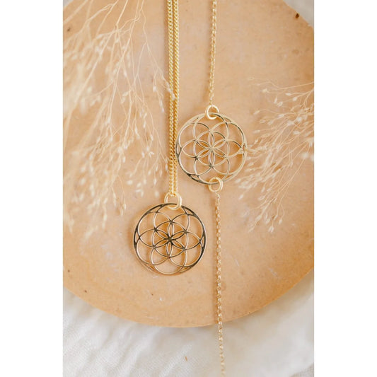 Zwei Gold-Anhänger SAMEN DES LEBENS mit geometrischem Design an Kette