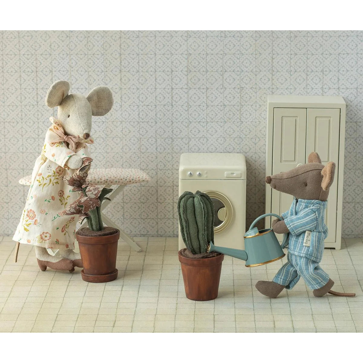 Großer bruder maileg maus set in kleinem kachelturm wäschezimmer ideal als geschenk für neugeborene ökologische baby- & kinderprodukte