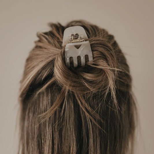 Transparente weiße Herz Haarspange klein mit Perle für lockiges Haar