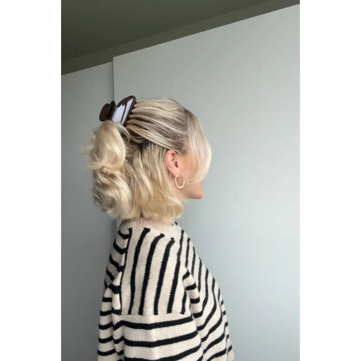 Schwarzer Haarklammer Wild mit weißen Swirls, Silberakzenten, Dark Leo