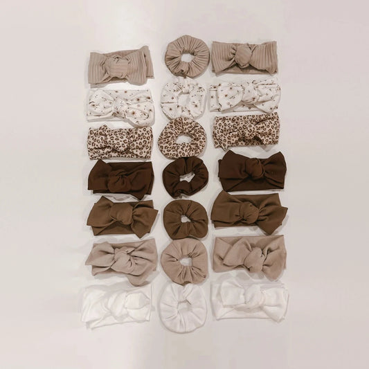 Verschiedene Haarbänder und Scrunchies in der Produktkategorie Haarband