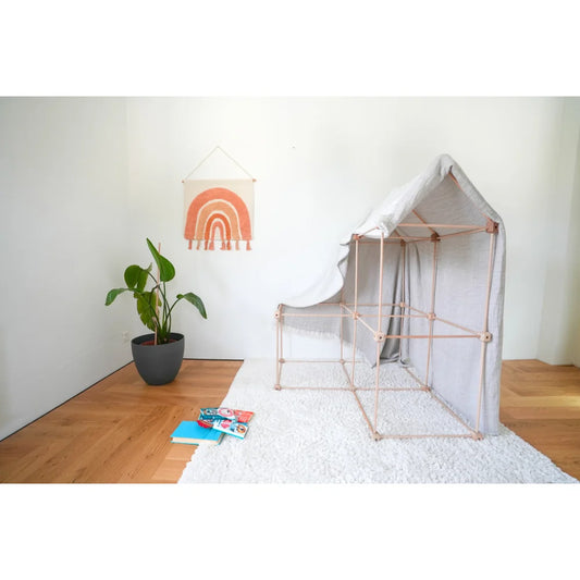 Einfaches Spielzelt mit Hausähnlichem Rahmen im Hüttenbaukasten Abenteurer