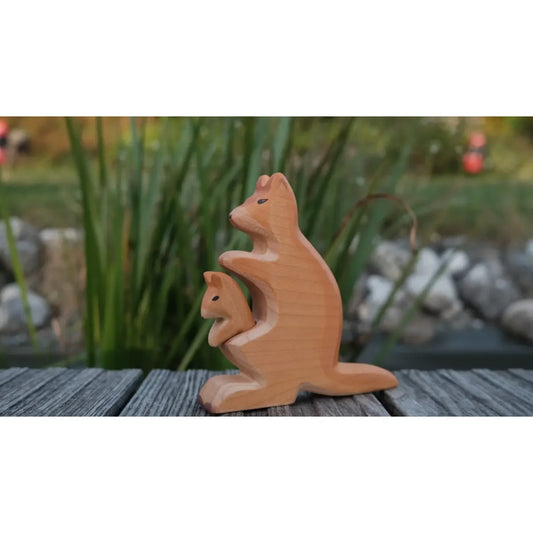 Holz-Känguru mit Baby im Beutel, detailreiche Handwerkskunst, dekoratives Tierfigur