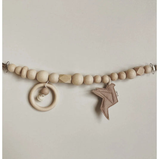 Holzperlen-Girlande mit Ring und Sternanhänger in Mauve für Kinderwagen