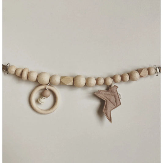 Holzperlen-Girlande mit Ring und Sternanhänger in Mauve für Kinderwagen