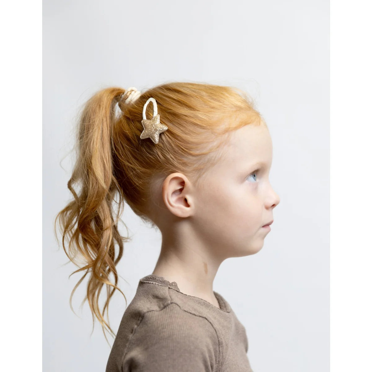 Zartes Goldstern-Haarclip mit Glitzereffekt im Klammer-Set Solo Stern von billy loves audrey
