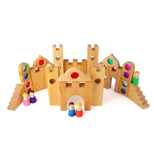 Holzspielzeug Burg mit bunten Akzenten für das Produkt Knight’s Castle 10 Stk
