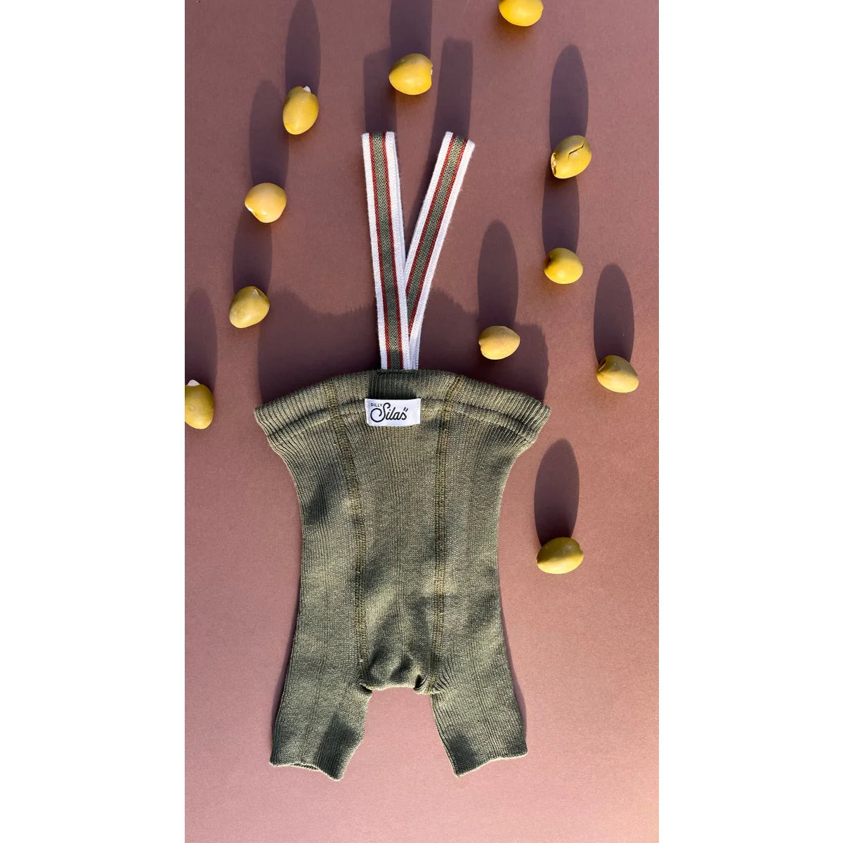 Olivegrüner Wollbabystrampler mit Trägern für stilvolle Kleinkinderoutfits