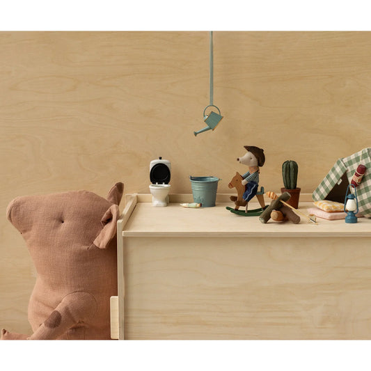 Spielzeuggefüllter Kleiderschrank im Lagerfeuer Set Maus für Kinderzimmerdekoration