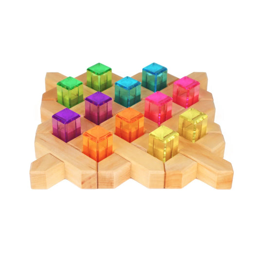 Buntes Würfelpuzzle auf Holzgrundlage für Lern- und Spielzwecke