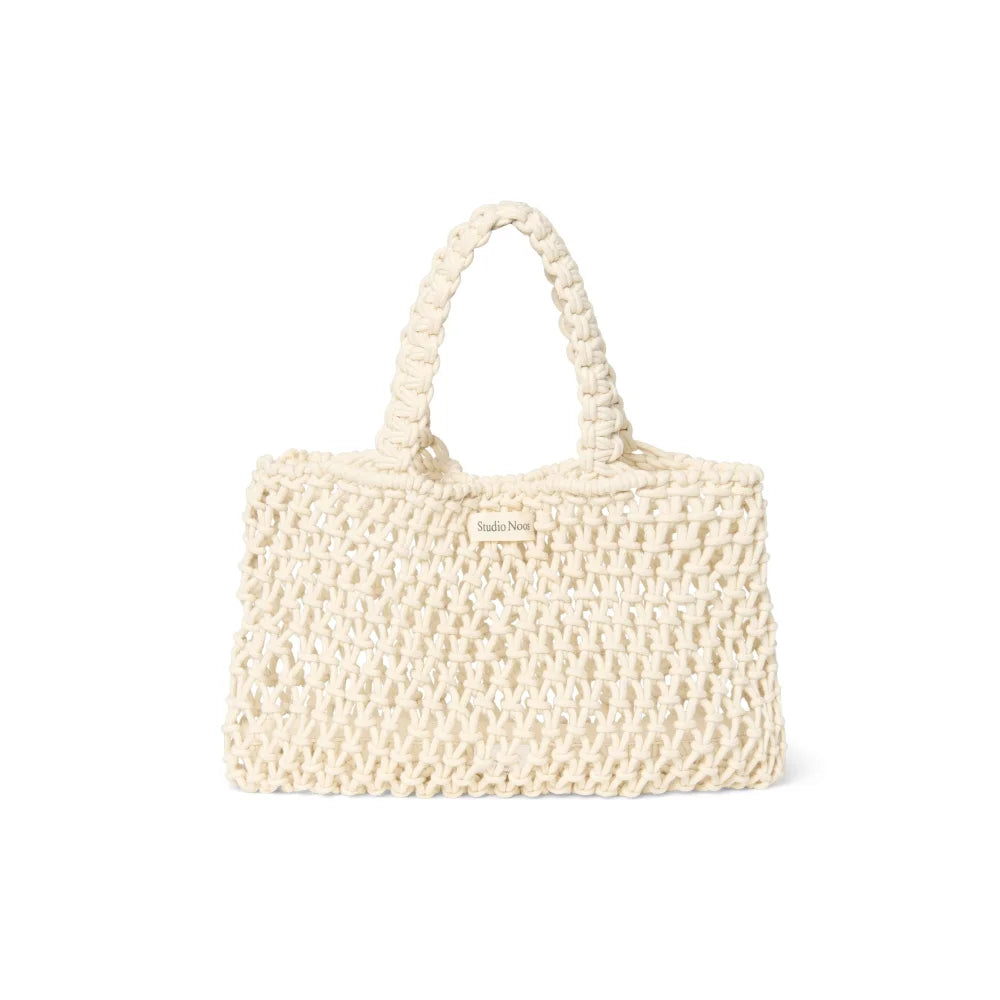 Weiß gewobene Tasche aus Makramee für den Alltag im Natural-Stil