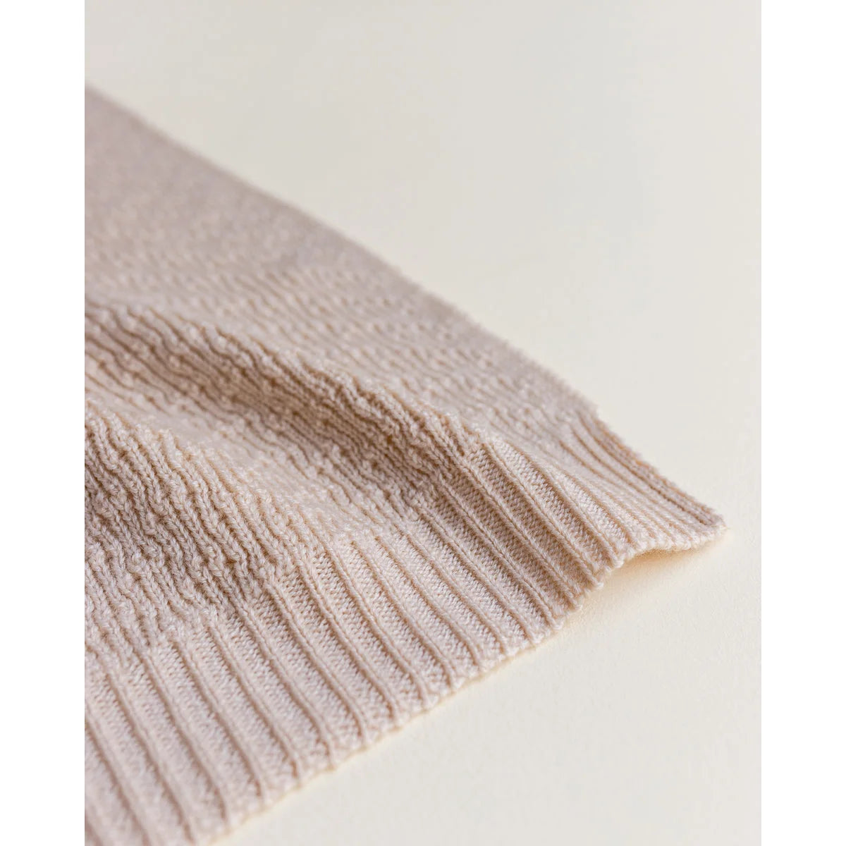 Ribbed knit fabric in pale beige color for Merino Strickdecke Dora Oat