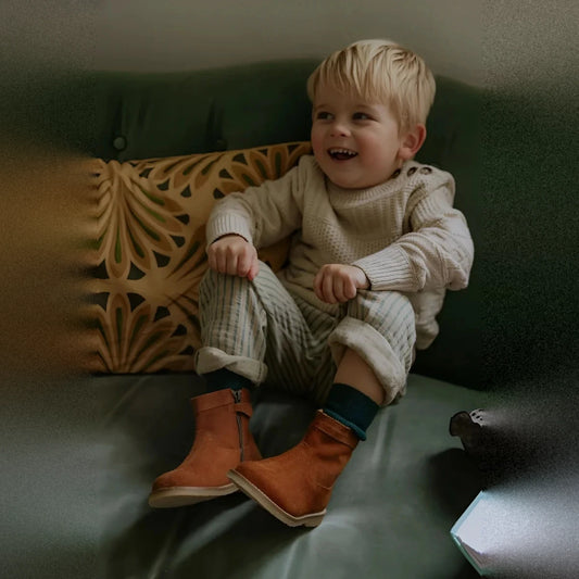Petit Nord Mingus Boot in Chestnut, braune Kinderschuhe aus Leder auf weissem Hintergrund