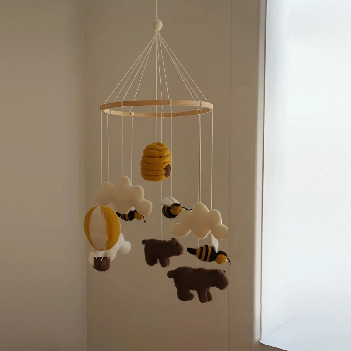 Doux Mobile Bears + Bees Gamcha avec ours et abeilles en feutre