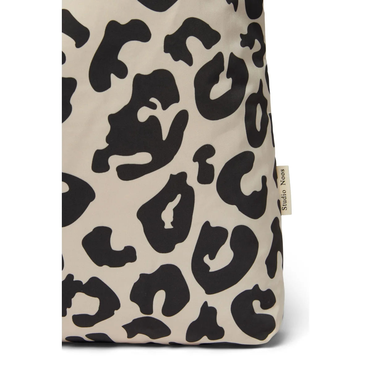 Stofftasche oder Beutel mit schwarz-weißem Leopardenmuster, Mom Bag Puffy von Holy Cow