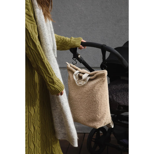 Kinderwagen mit beiger, flauschiger Tasche am Griff, Mom Rucksack Teddy in Ecru