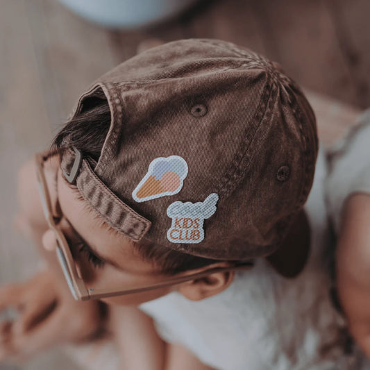 Braune Denim-Baseballkappe Cool Kids Club Edition mit Eiscreme- und Kochmützen-Patches
