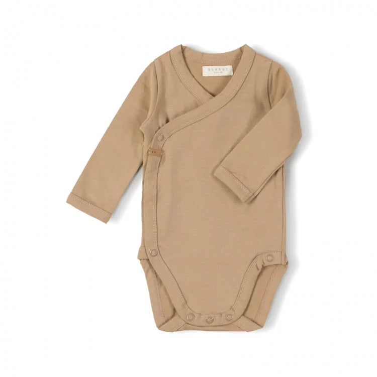 Beiger langärmliger Baby-Bodysuit aus der Kollektion Newbie Body in Biscuit-Farbe