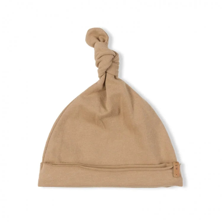 Beiger geknoteter Babymütze aus der Kollektion Newbie Hat