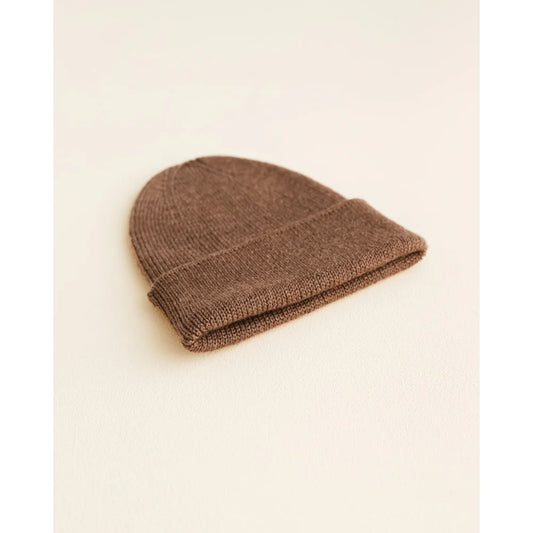 Brauner Strickmütze für Neugeborene namens Newborn Beanie Fonzie in Mocha