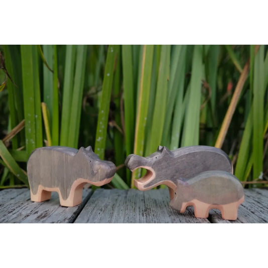 Zwei Holzhippopotamus-Figuren, erwachsen und Baby, für Nielsperd klein Produkt