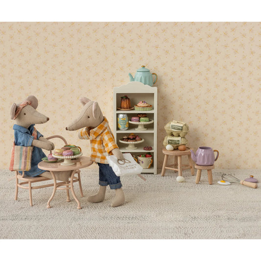 Miniaturhafte Mäusebäckereiszene für das Produkt Papa Maus