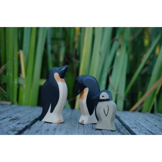Dreierset aus hölzernen Pinguin-Figuren für das Produkt Pinguin