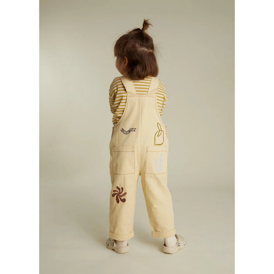 Kinderbeige Latzhose mit Stickdesigns aus dem Produkt Piper Breakfast Dungaree