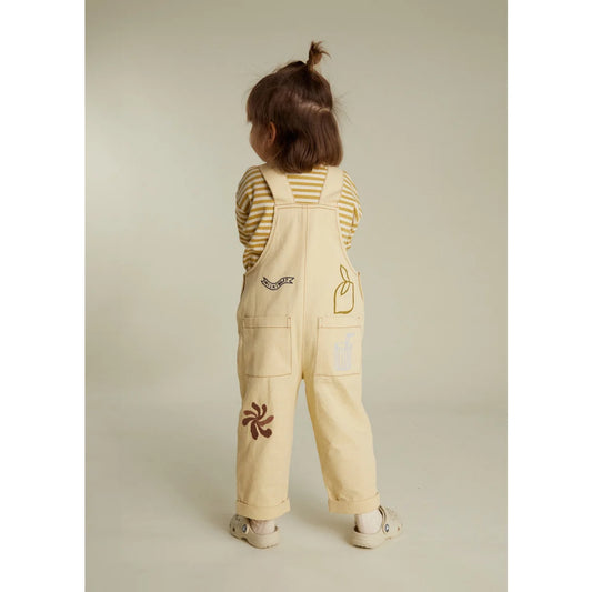 Kinderbeige Latzhose mit Stickdesigns aus dem Produkt Piper Breakfast Dungaree