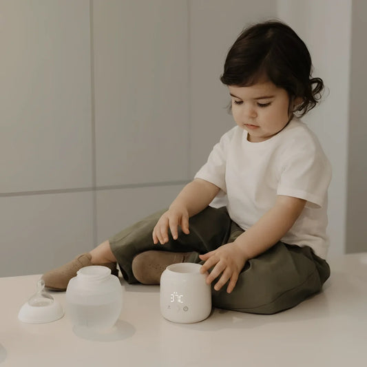 Weißer Keramik Flaschenwärmer TooGo 2.0 mit Digitaldisplay Temperatur