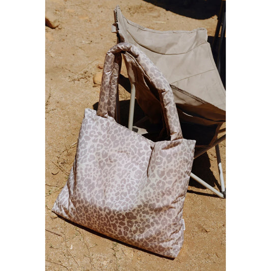Puffy Mom Bag Beige Leopard: beigefarbene Leoparden-Puffer-Tasche