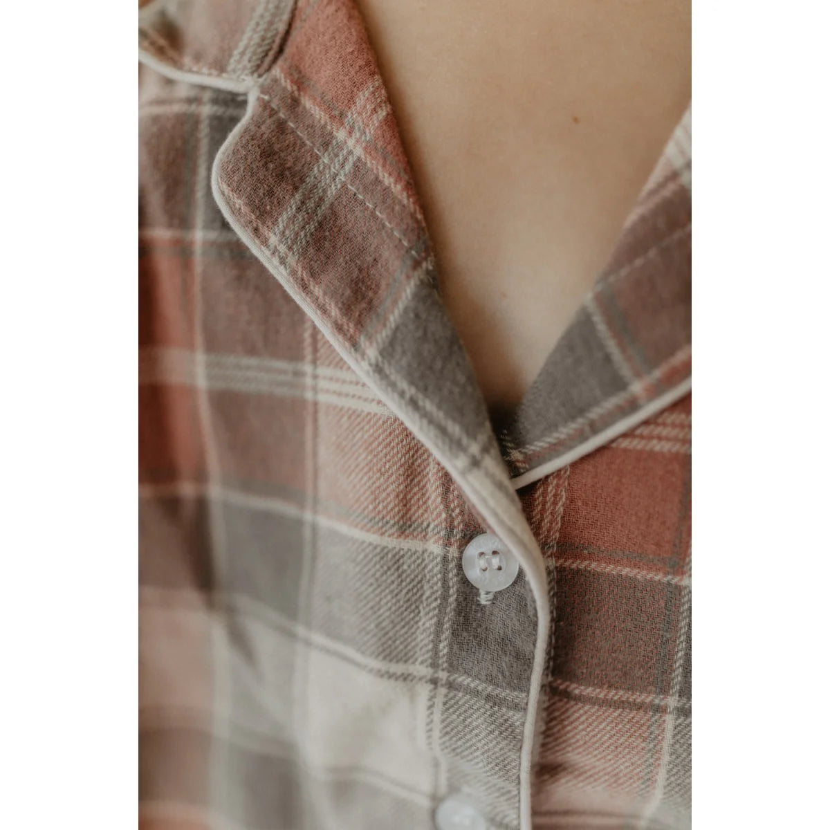 Plaid Flanellhemd mit Knöpfen und Kragen in roter und grüner Schachkaromuster